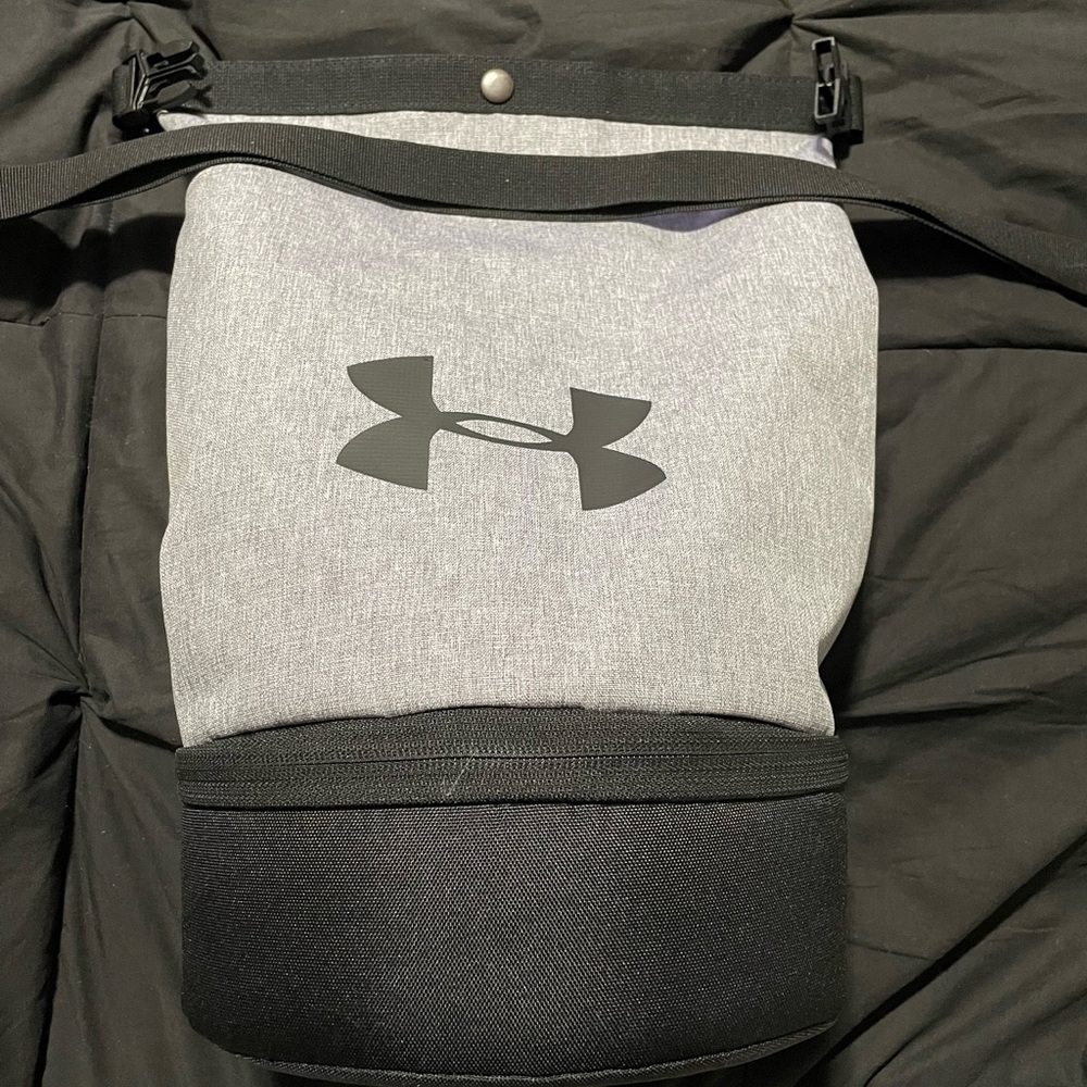 Under Armour Lunch Bag w/shoulder strap